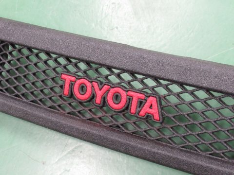 FJクルーザー　グリル　TOYOTAロゴ　カスタム塗装